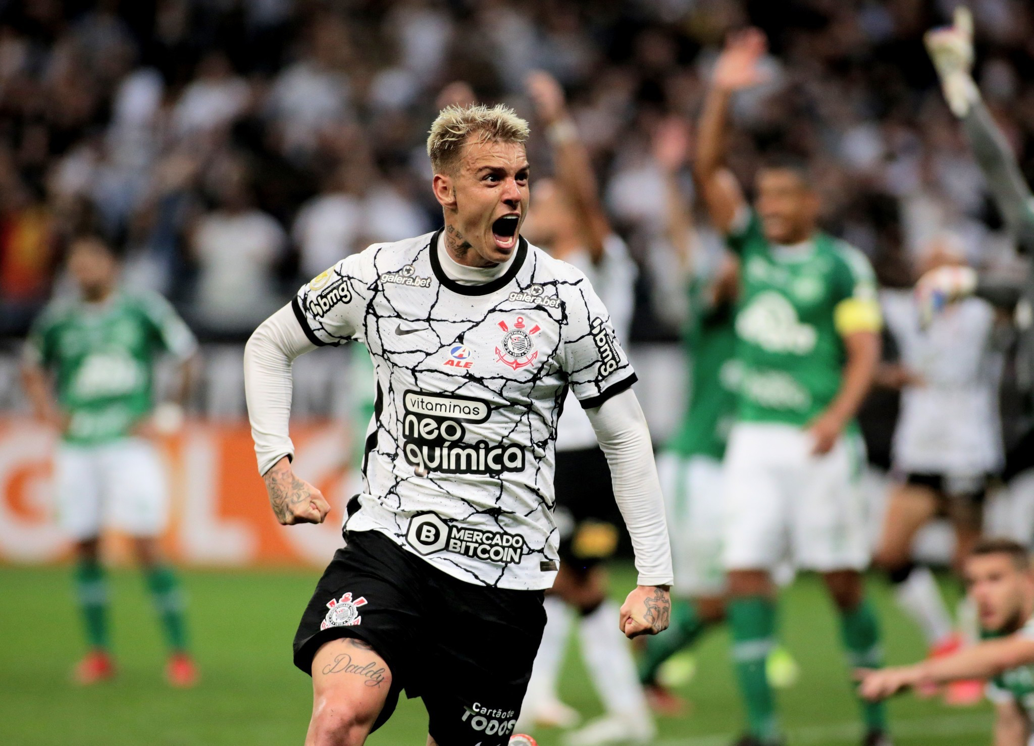 CORINTHIANS VENCE A CHAPE POR 1 A 0