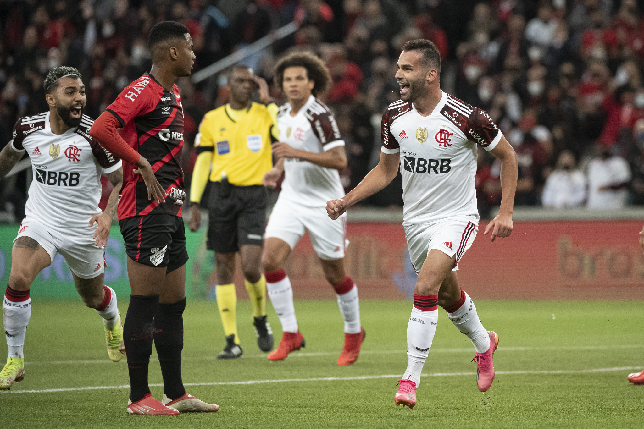 TUDO IGUAL NA ARENA DA BAIXADA