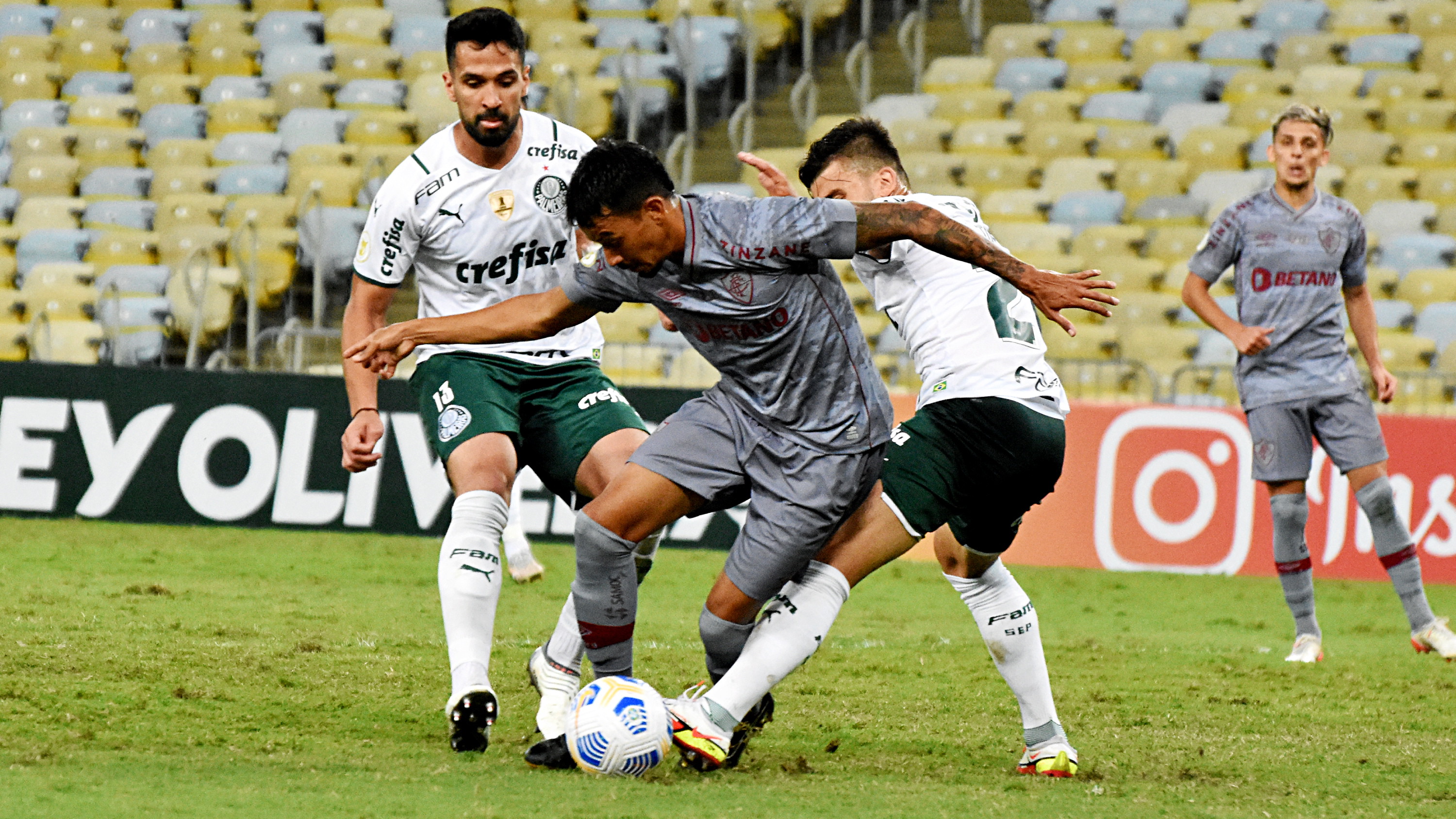 FLU VENCE DE VIRADA O PALMEIRAS!