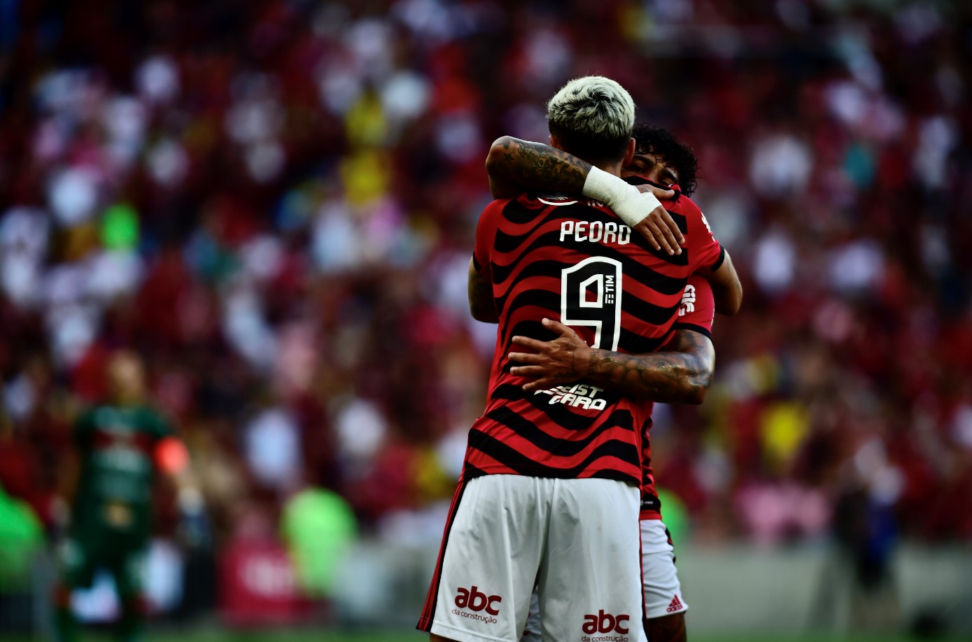 FLAMENGO ATROLELA A PORTUGUESA NO MARACA!