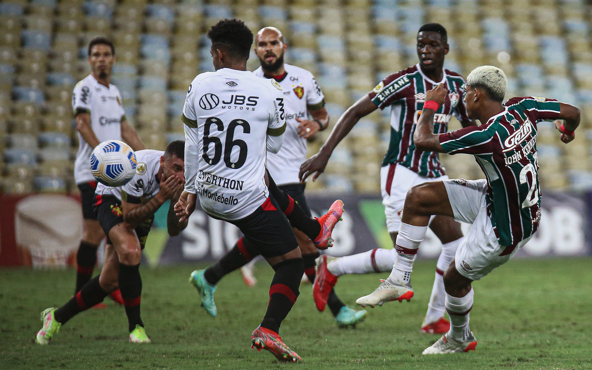 FLU VENCE NO MARACANÃ