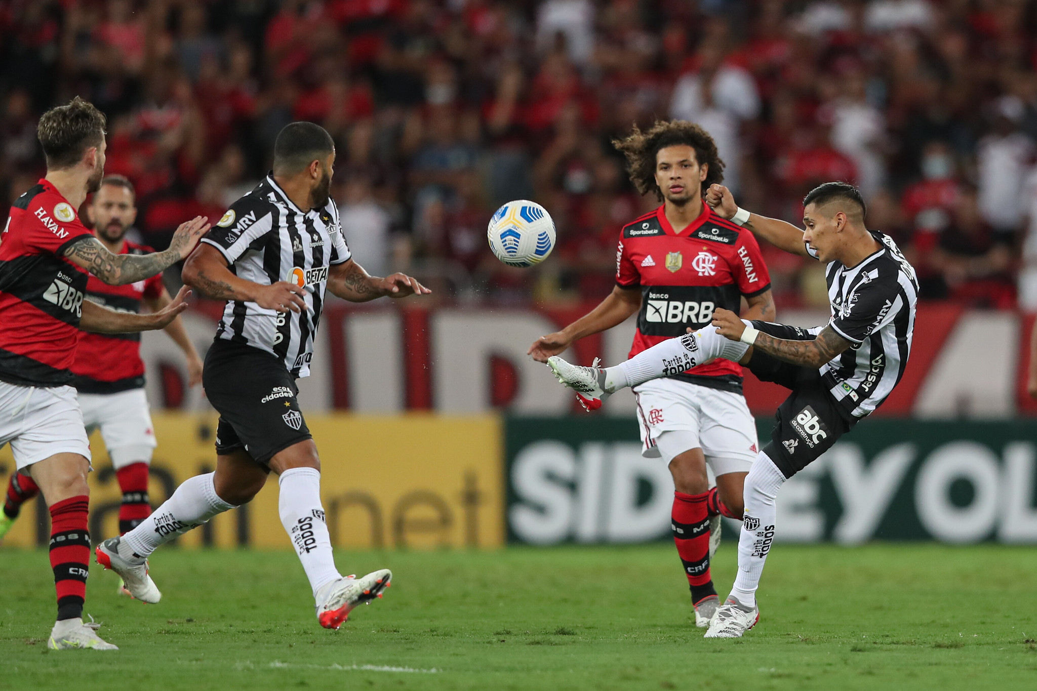 FLAMENGO VENCE O ATLÉTICO NO MARACANÃ!