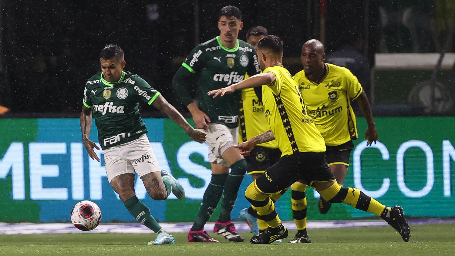 PALMEIRAS VENCE COM GOL DE RONY E AVANÇA