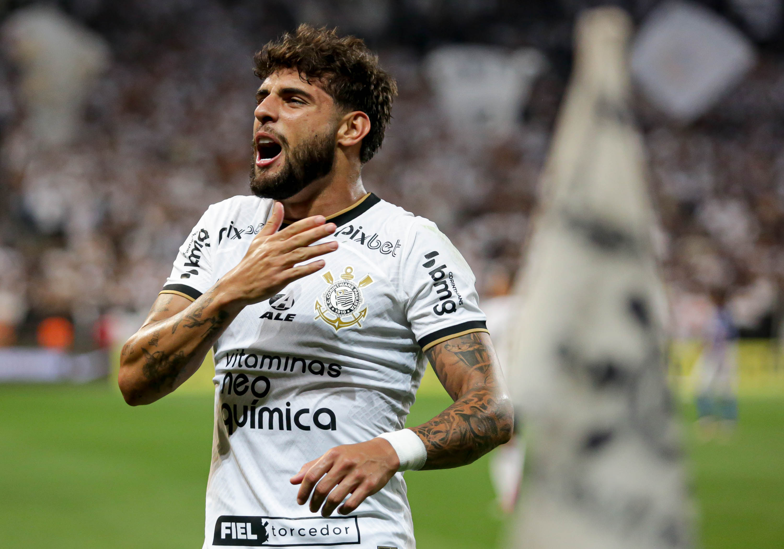 CORINTHIANS VENCE E AVANÇA NO CAMPEONATO PAULISTA