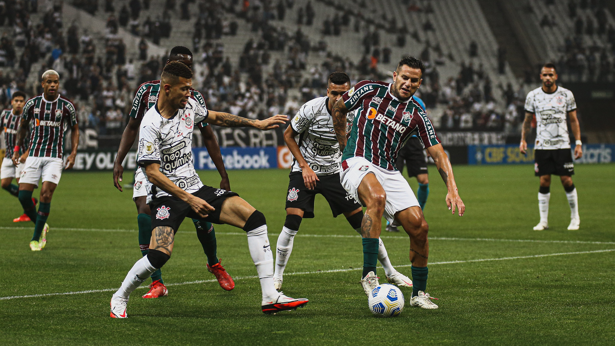 FLU PERDE PARA O CORINTHIANS POR 1 A 0