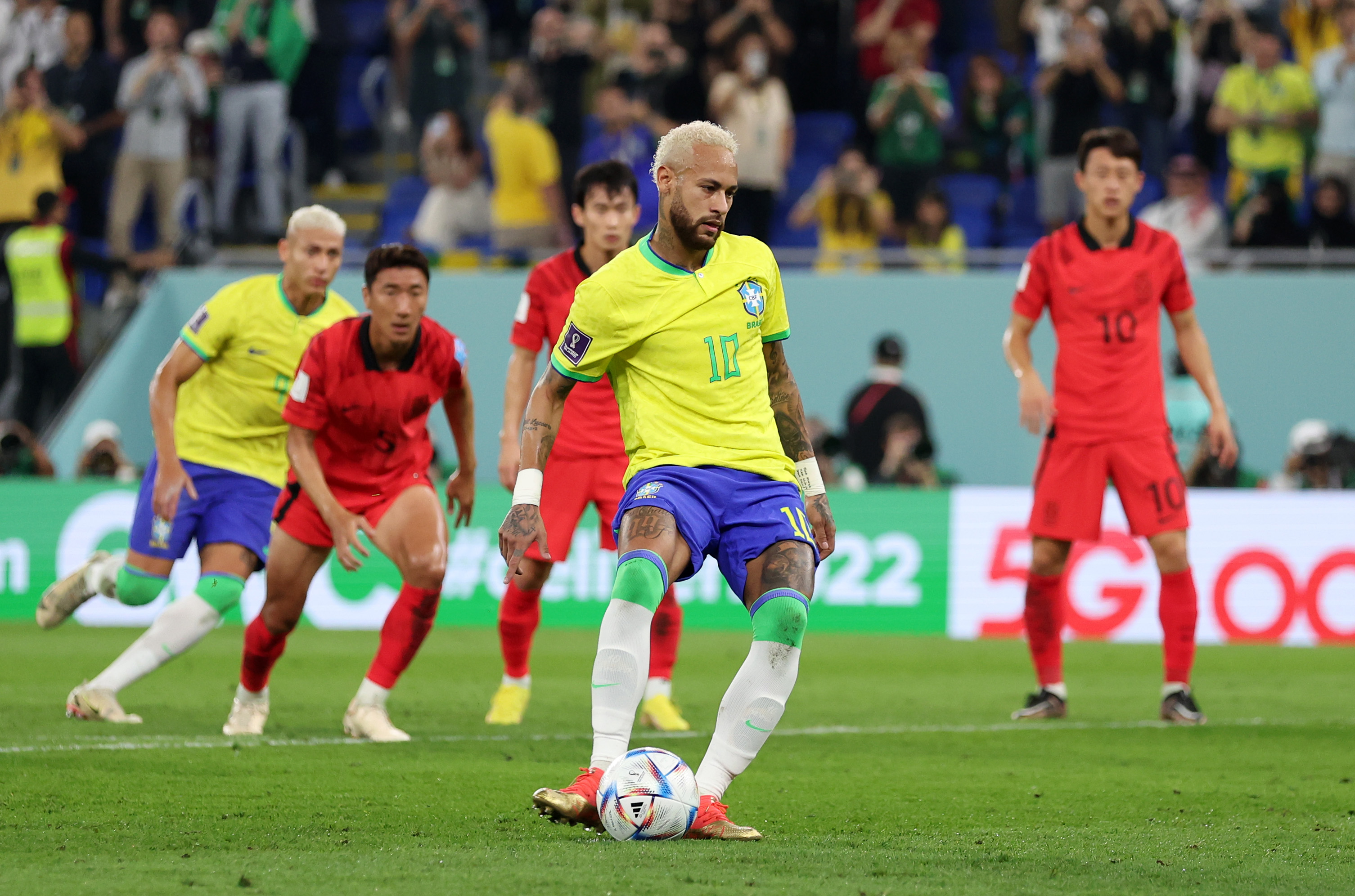 BRASIL VENCE A COREIA DO SUL PELA COPA DO MUNDO POR 4 A 1