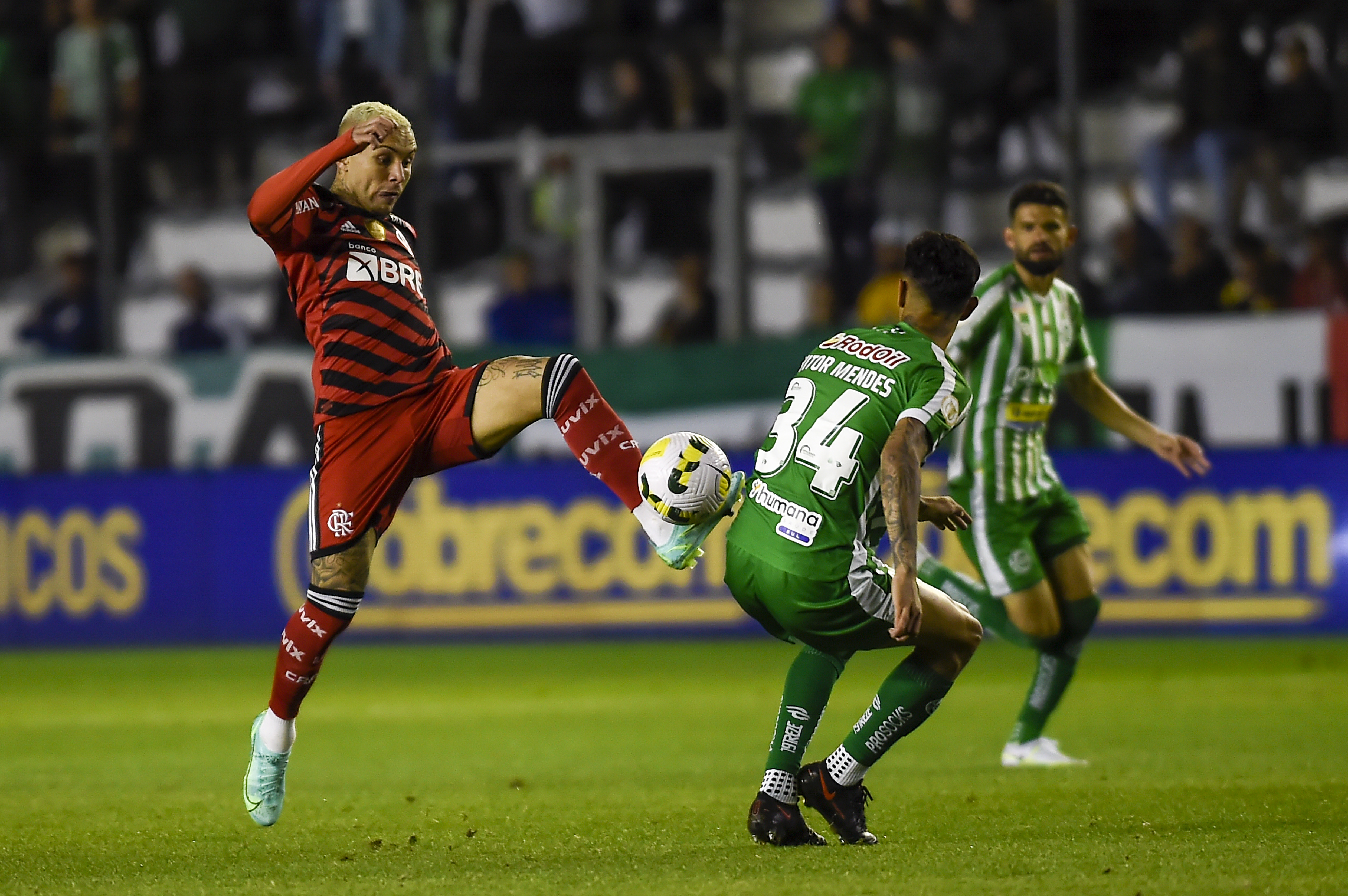 FLA EMPATA COM JUVENTUDE EM 2 A 2