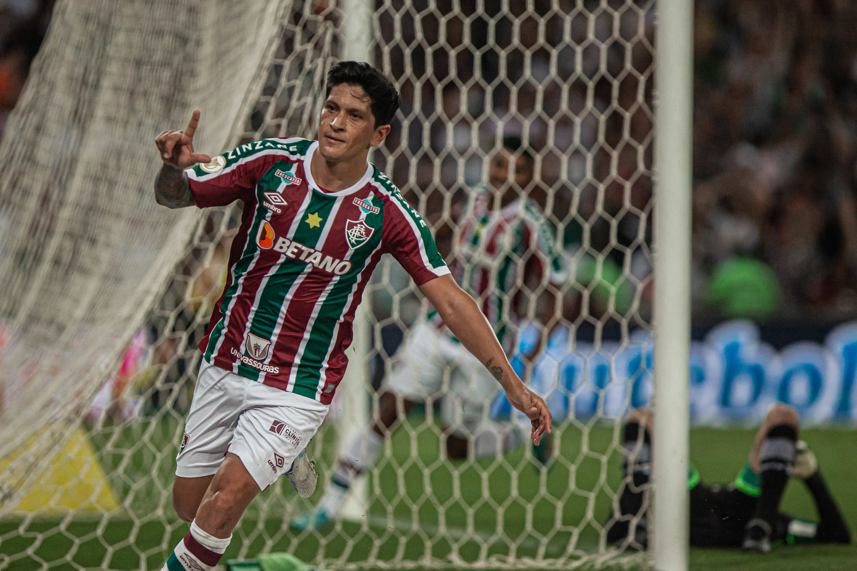 FLUMINENSE VENCE POR 3 A 0