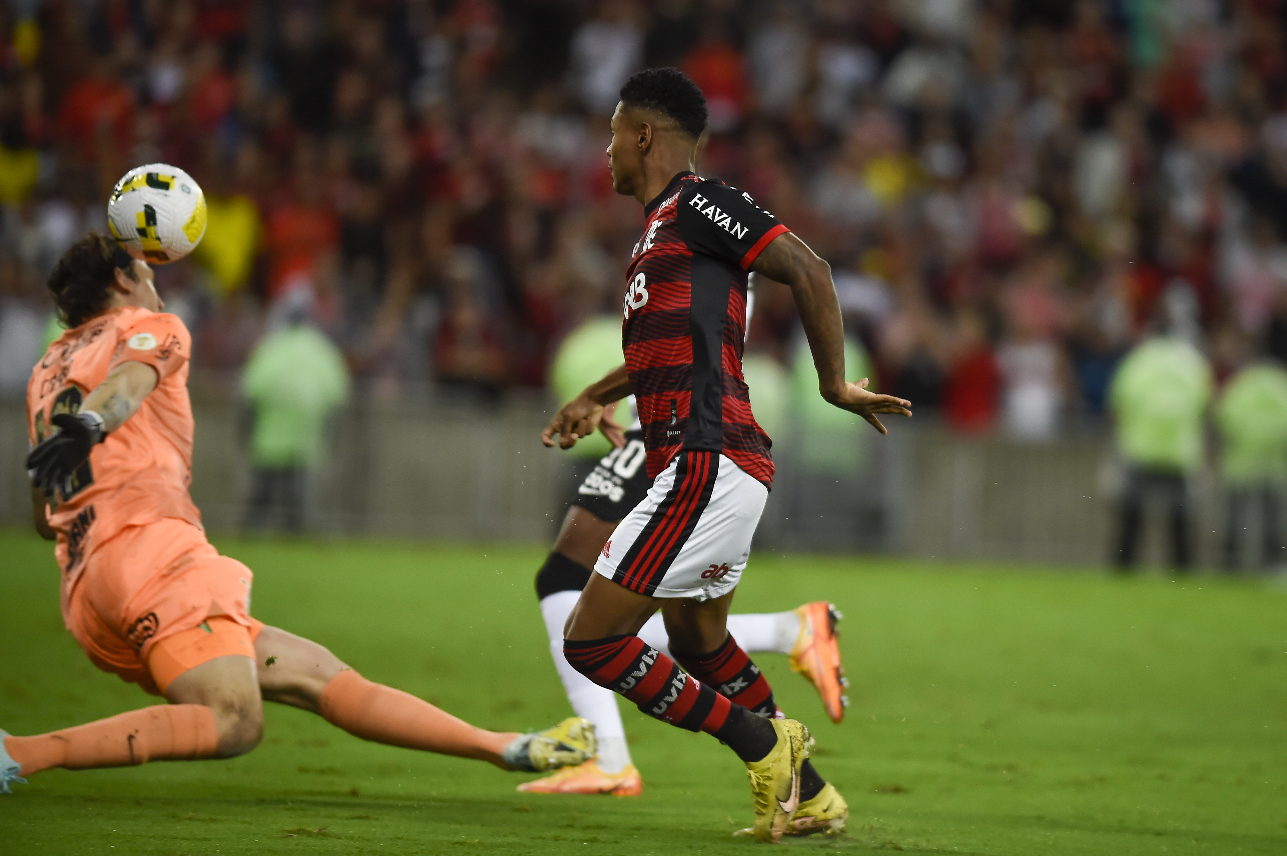 CORINTHIANS VENCE O FLAMENGO POR 2 A 1