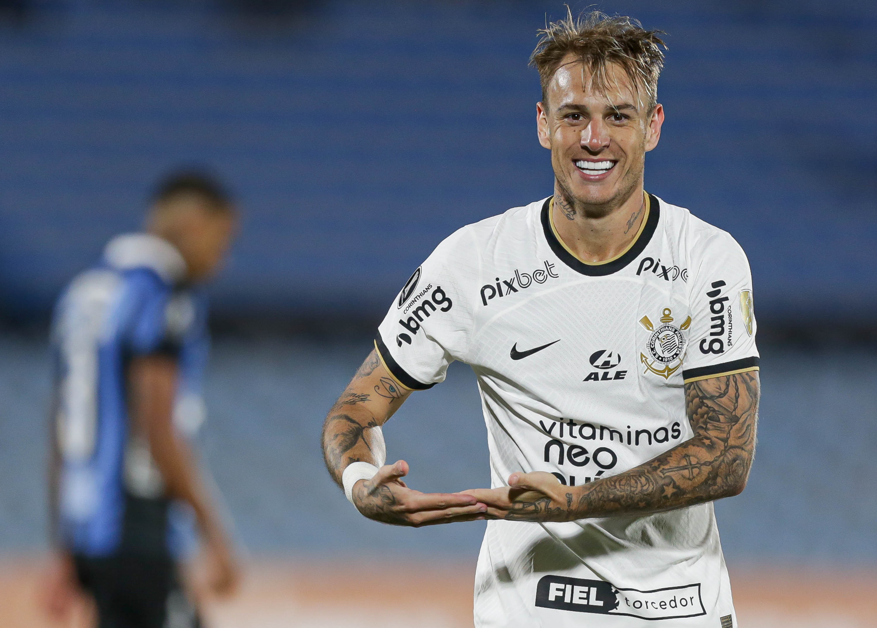 CORINTHIANS  VENCE O LIVERPOOL POR 3 A 0