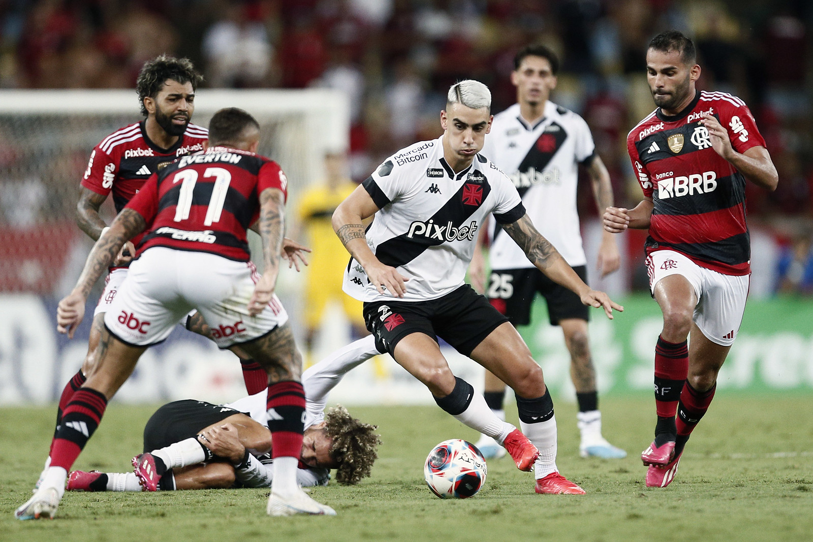 FLA VENCE O VASCO NO CARIOCA