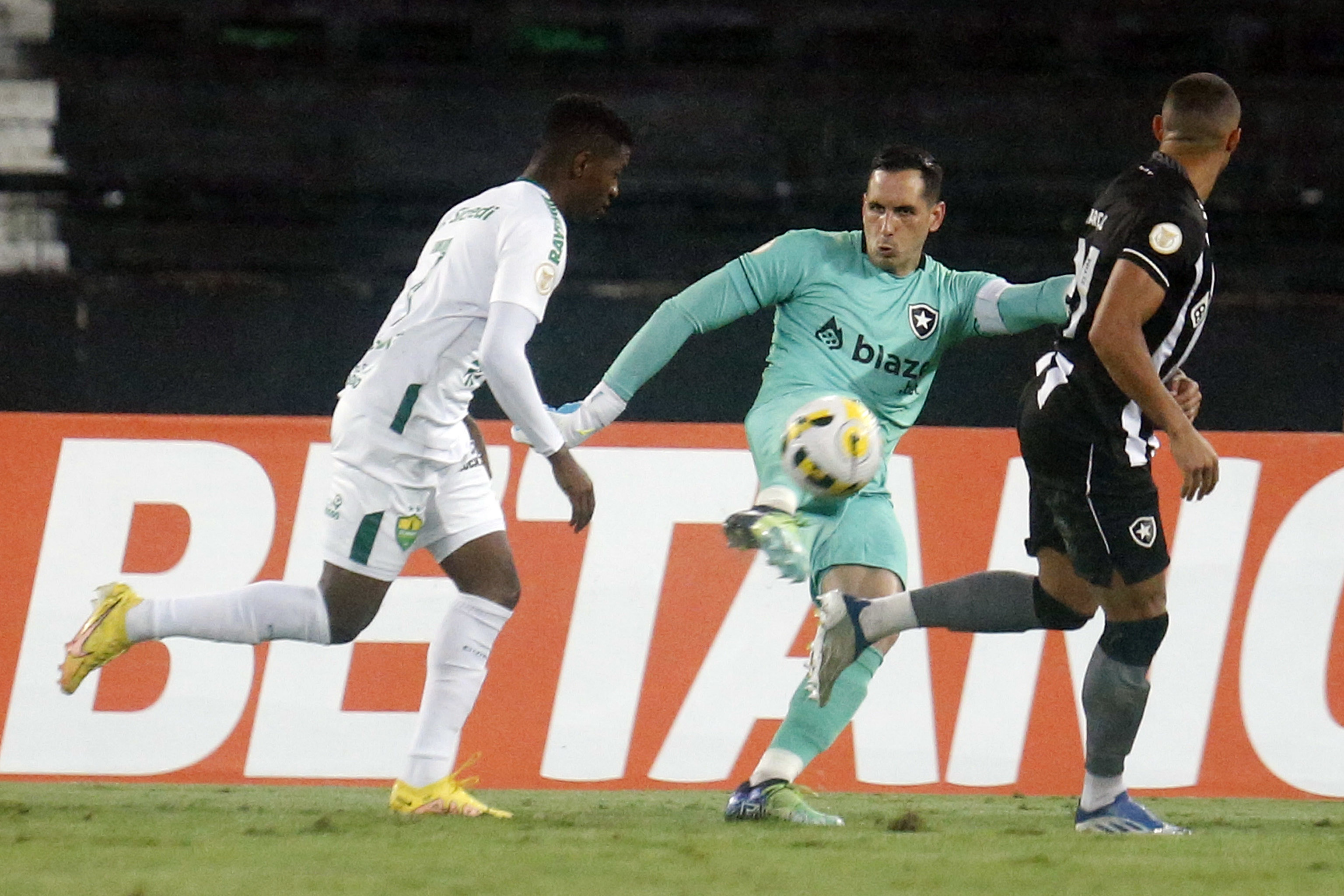 BOTAFOGO PERDE NO NILTON SANTOS POR 2 A 0